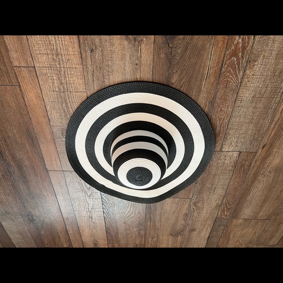 Black & White Oversized Sun Hat - Picture 5 of 5